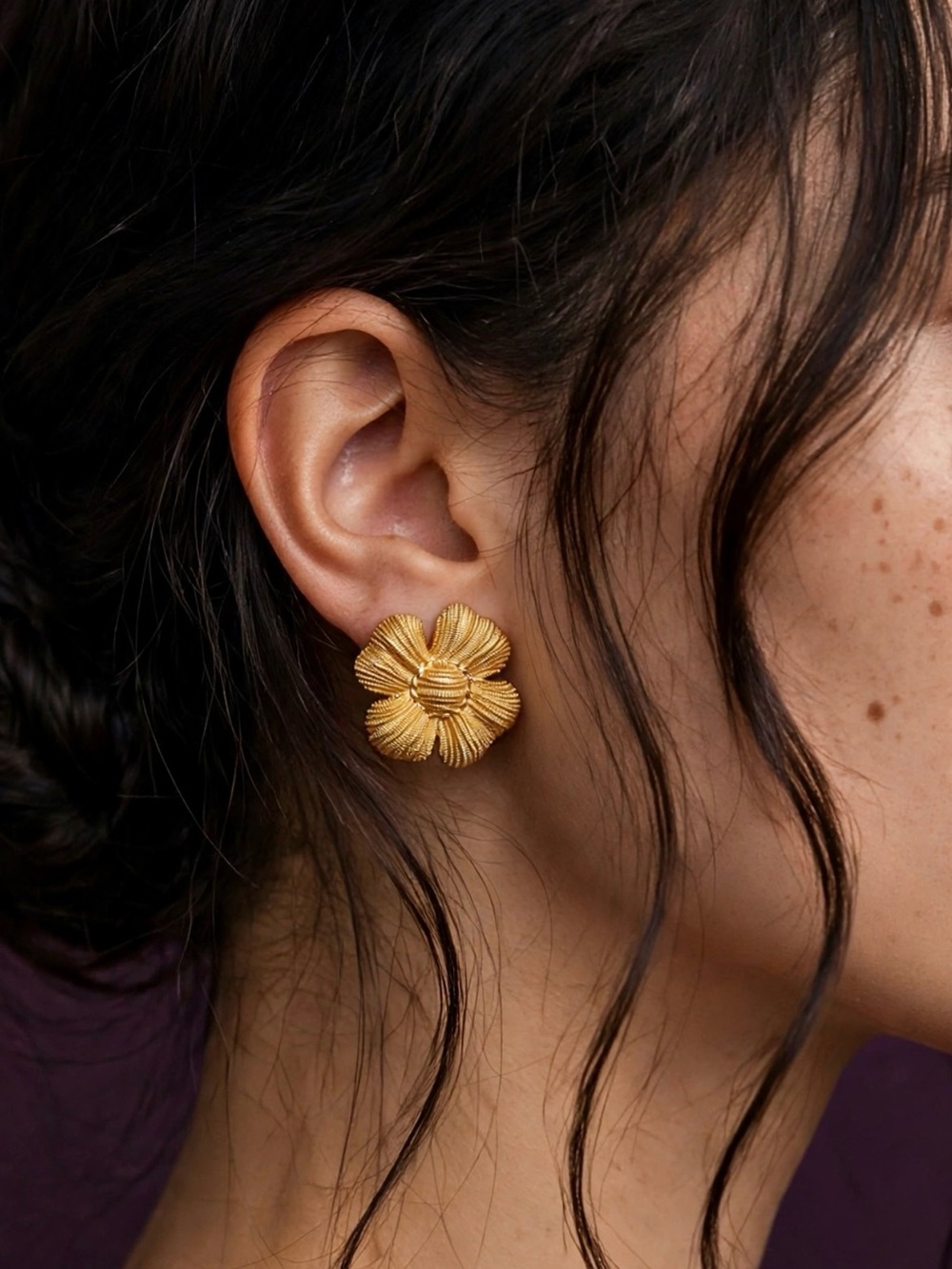 New Amimi Gold Flower Stud Earrings S925 Silver Posts Textured Petals E153